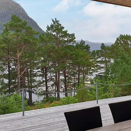 Ii Holiday home Svelgen